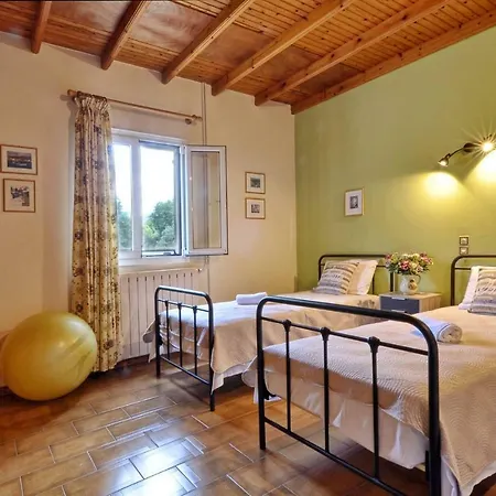 Christiana's Next To Beach * Dassia (Corfu)