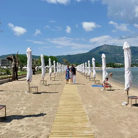 Christiana's Next To Beach *